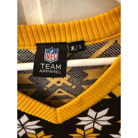 NFL Team Apparel Pittsburgh Steelers Black & Yellow Snowflake V-Neck Sweater sz - Picture 4 of 8